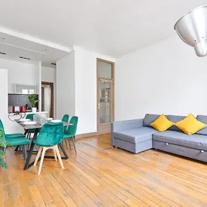 Quartier Champs-elysees Free Netflix , Paris France
